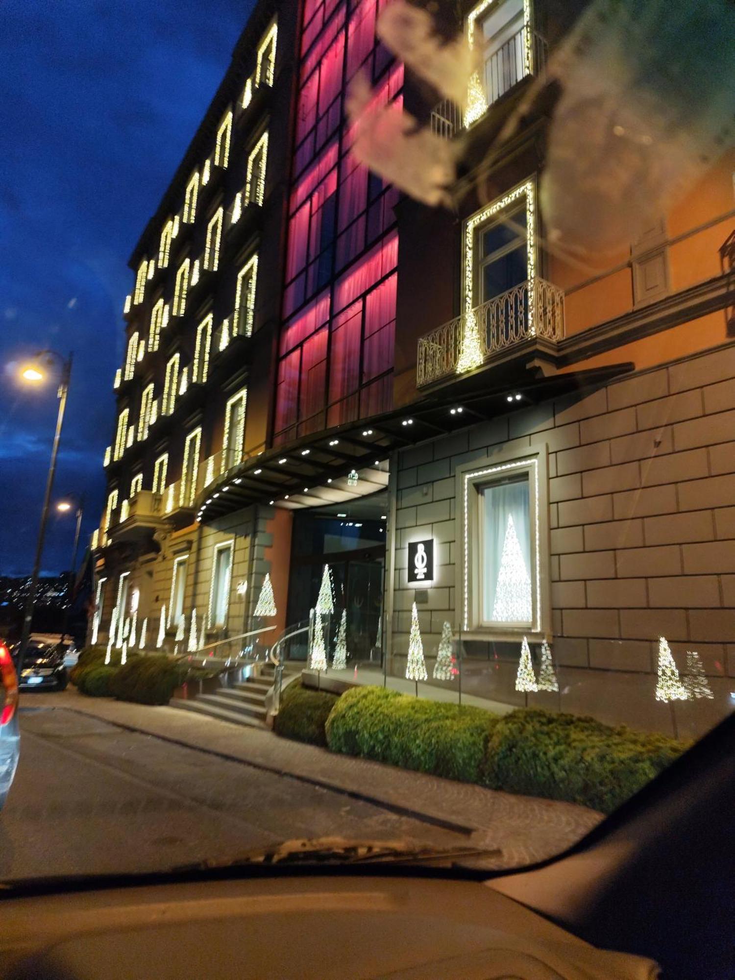 Apartment Piazza Carita' Centro Storico Naples